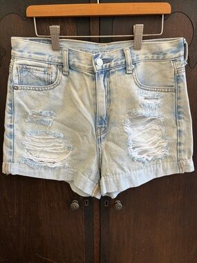 American Eagle Outfitters Light Blue Distressed Denim Mom Shorts Size 4